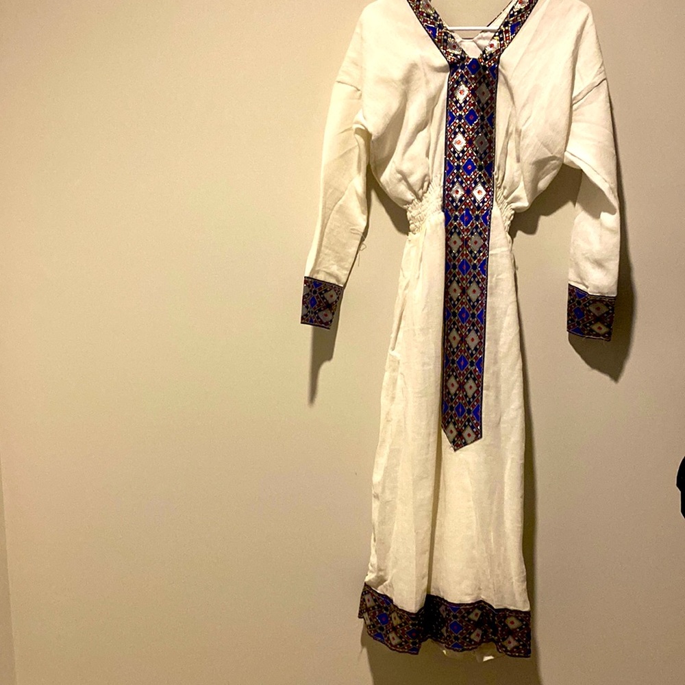 Traditional Ethiopian Netela. New. Size S/M. White with blue details.